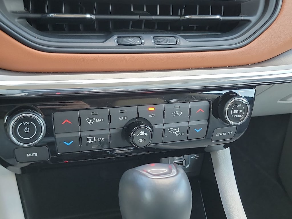 Thumbnail: 2022 Jeep Compass - 24