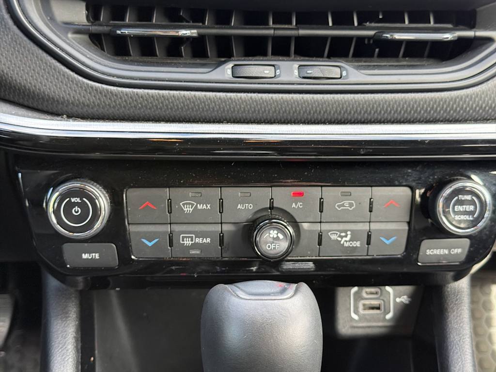 Thumbnail: 2024 Jeep Compass - 22