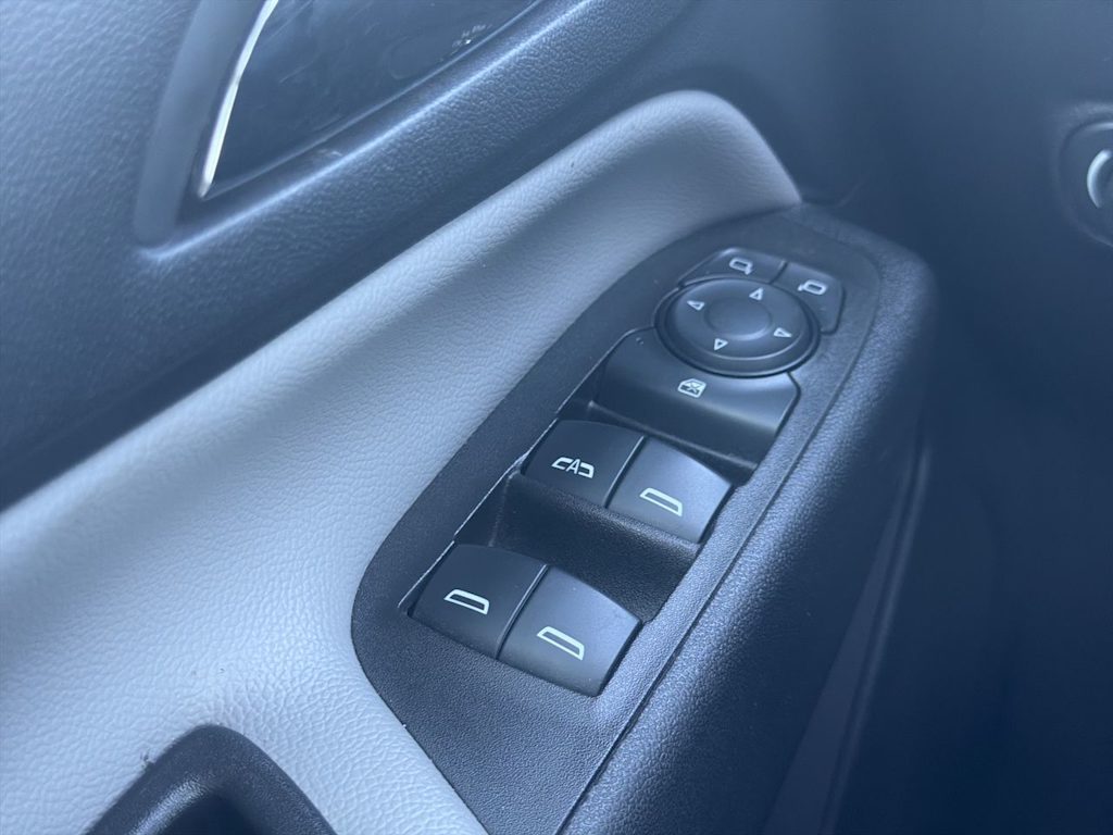 Thumbnail: 2023 Chevrolet Equinox - 18