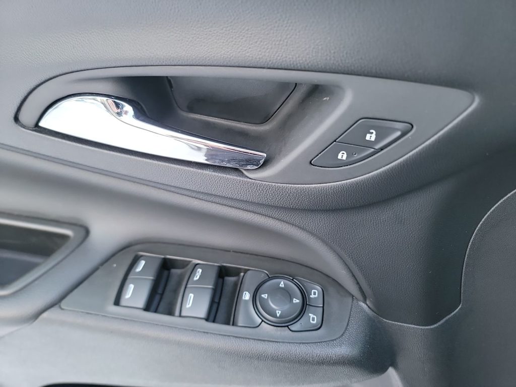 Thumbnail: 2024 Chevrolet Equinox - 21