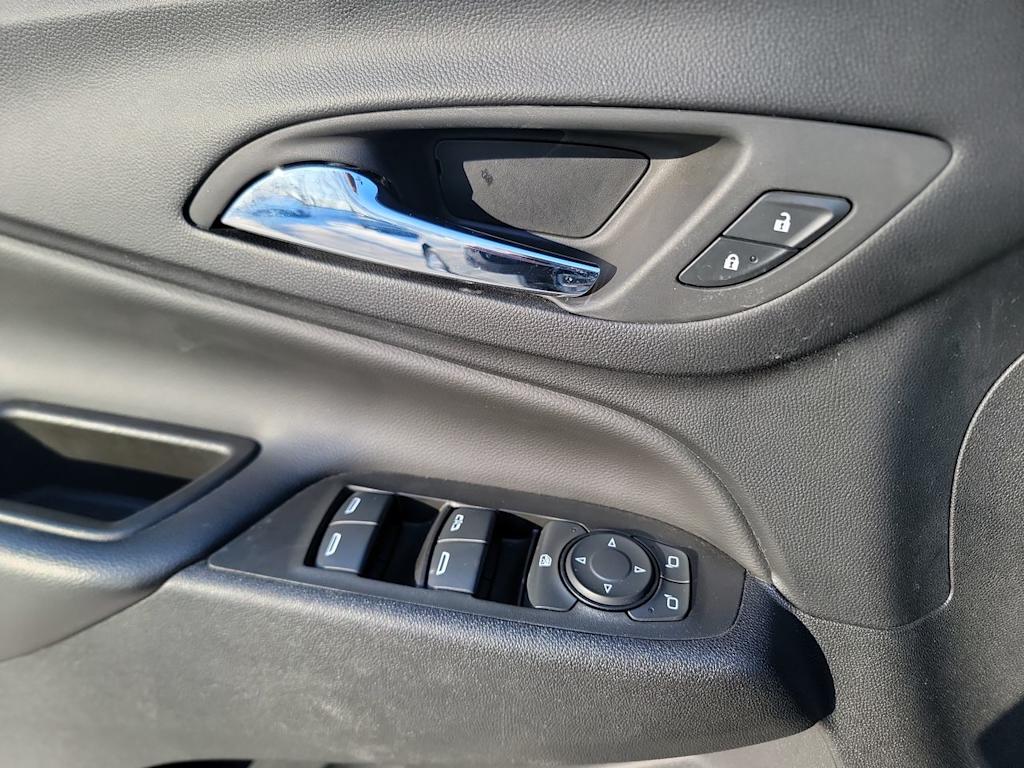 Thumbnail: 2023 Chevrolet Equinox - 23