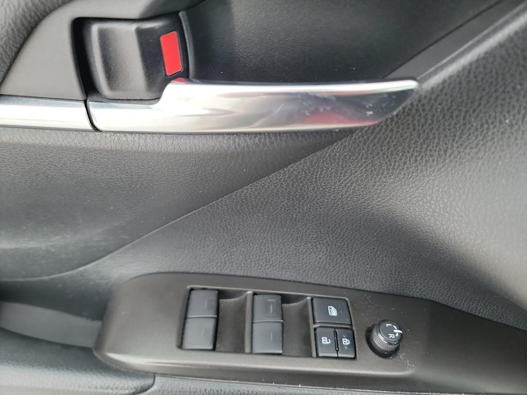 Thumbnail: 2022 Toyota Camry - 23