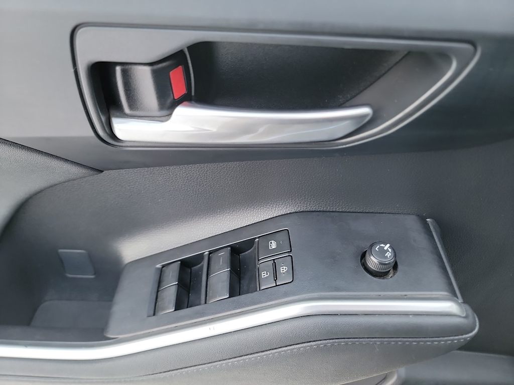 Thumbnail: 2023 Toyota Highlander - 23