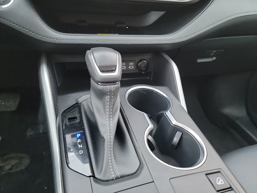 Thumbnail: 2023 Toyota Highlander - 14