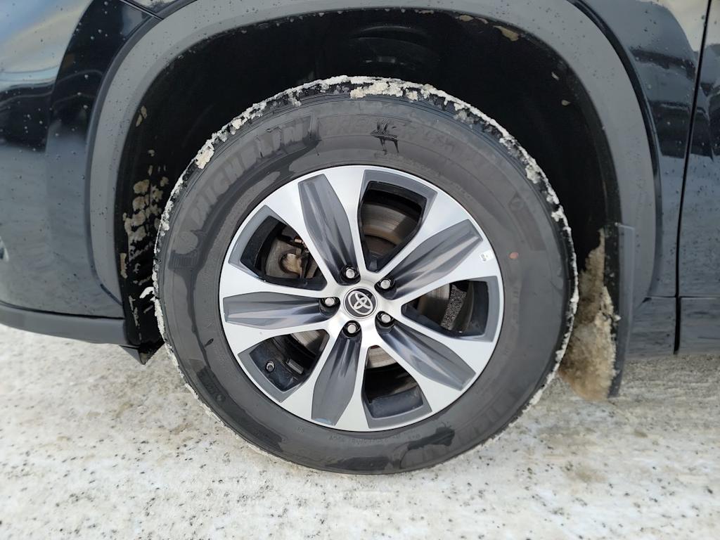 Thumbnail: 2023 Toyota Highlander - 8