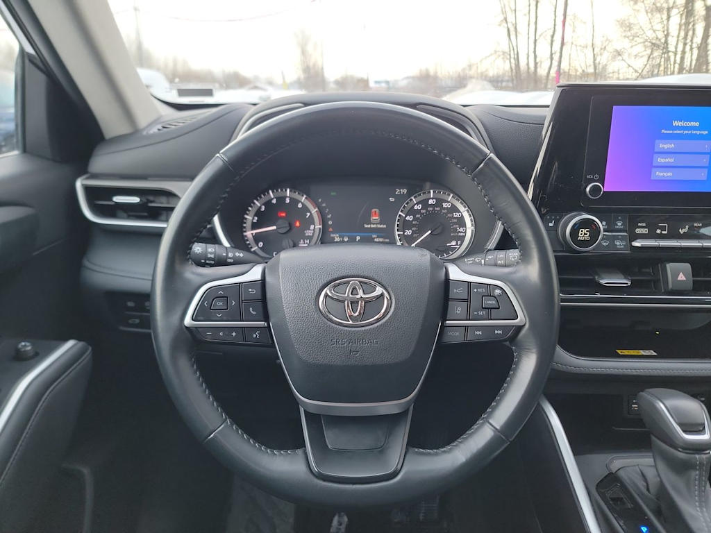 Thumbnail: 2023 Toyota Highlander - 2