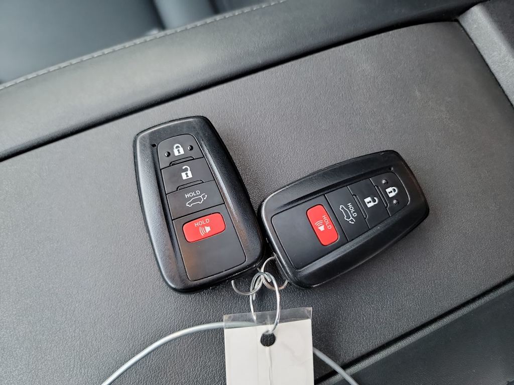 Thumbnail: 2023 Toyota Highlander - 17