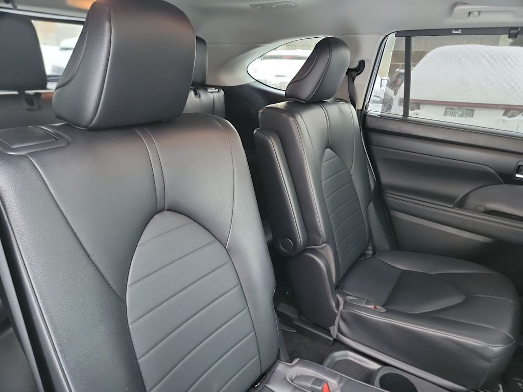 Thumbnail: 2023 Toyota Highlander - 27