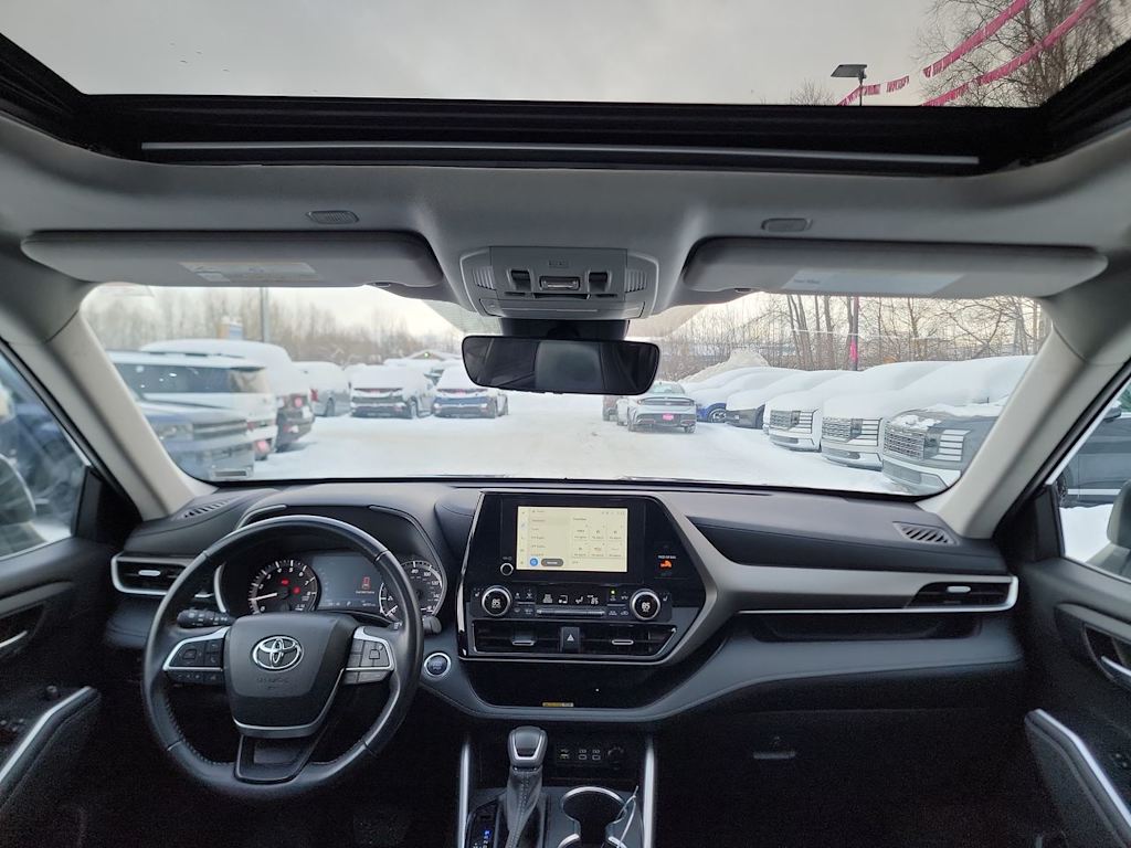 Thumbnail: 2023 Toyota Highlander - 9