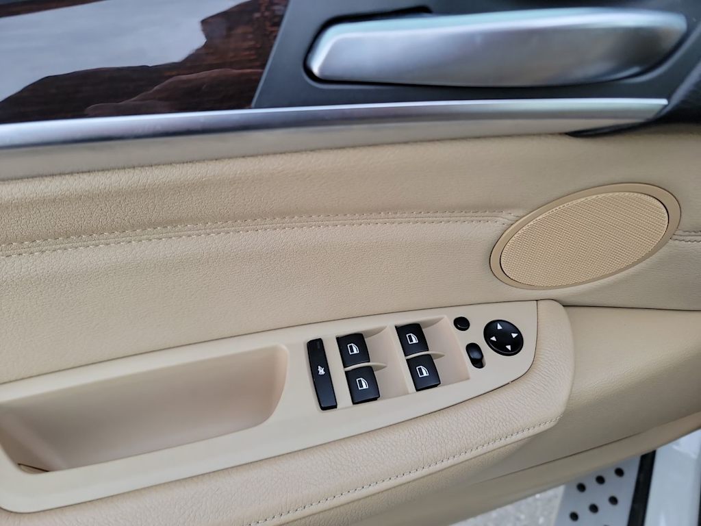 Thumbnail: 2011 BMW X5 - 22