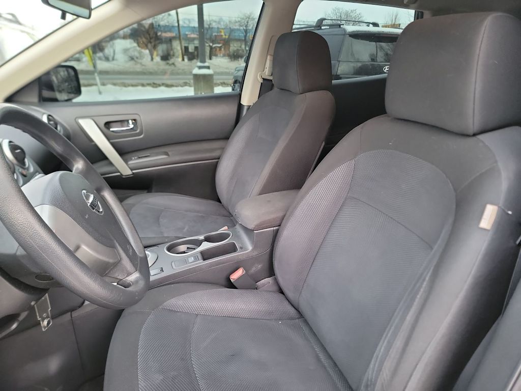 Thumbnail: 2015 Nissan Rogue - 9