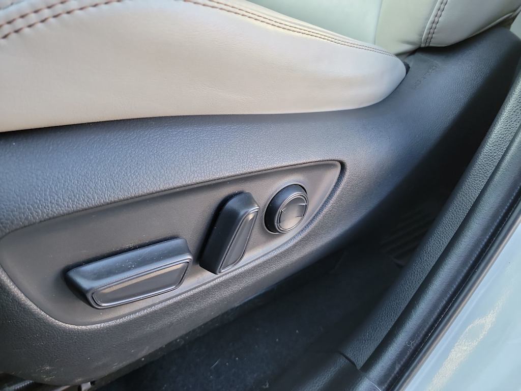 Thumbnail: 2021 Toyota RAV4 - 23