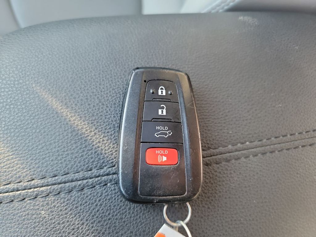 Thumbnail: 2021 Toyota RAV4 - 16