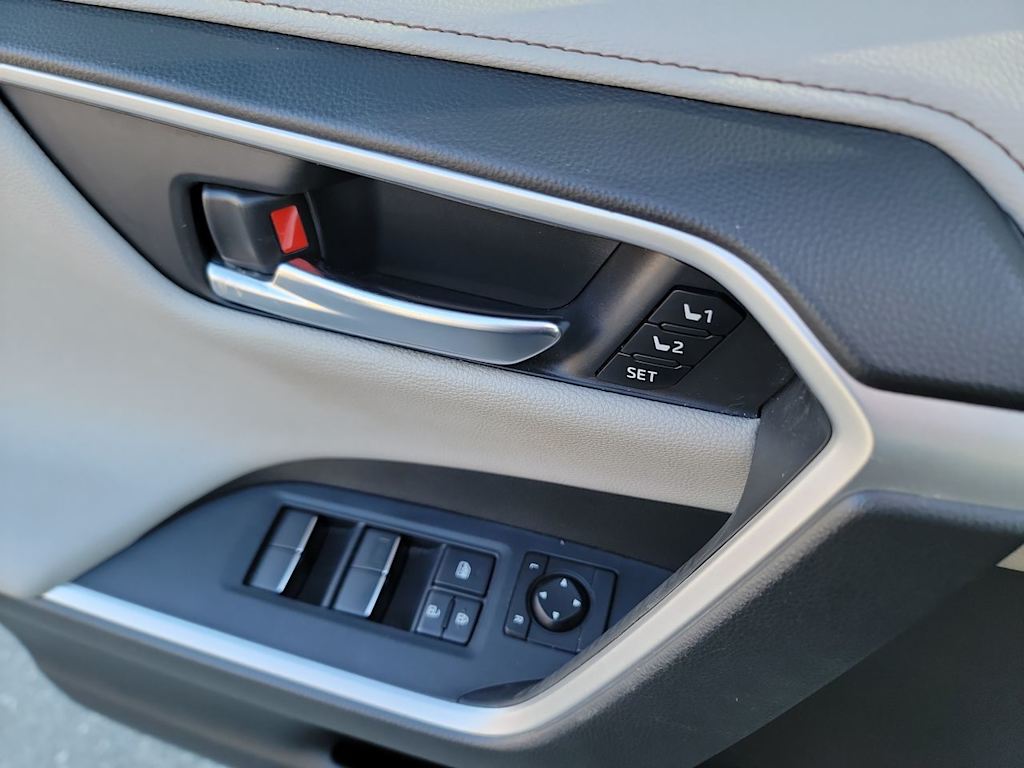 Thumbnail: 2021 Toyota RAV4 - 22