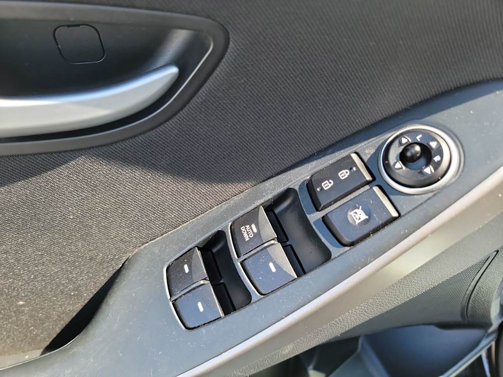 Thumbnail: 2016 Hyundai Elantra - 21