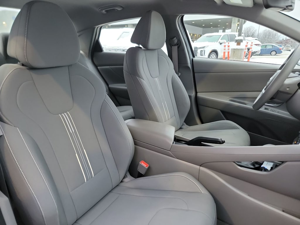 Thumbnail: 2023 Hyundai Elantra - 10