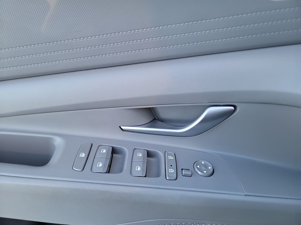 Thumbnail: 2023 Hyundai Elantra - 23