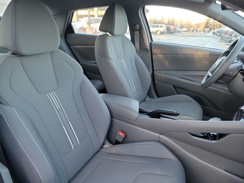 Thumbnail: 2023 Hyundai Elantra - 10