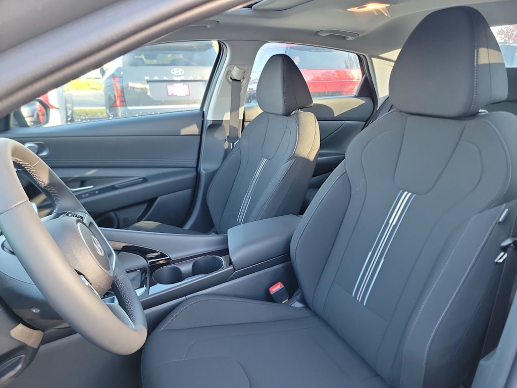 Thumbnail: 2025 Hyundai Elantra - 8