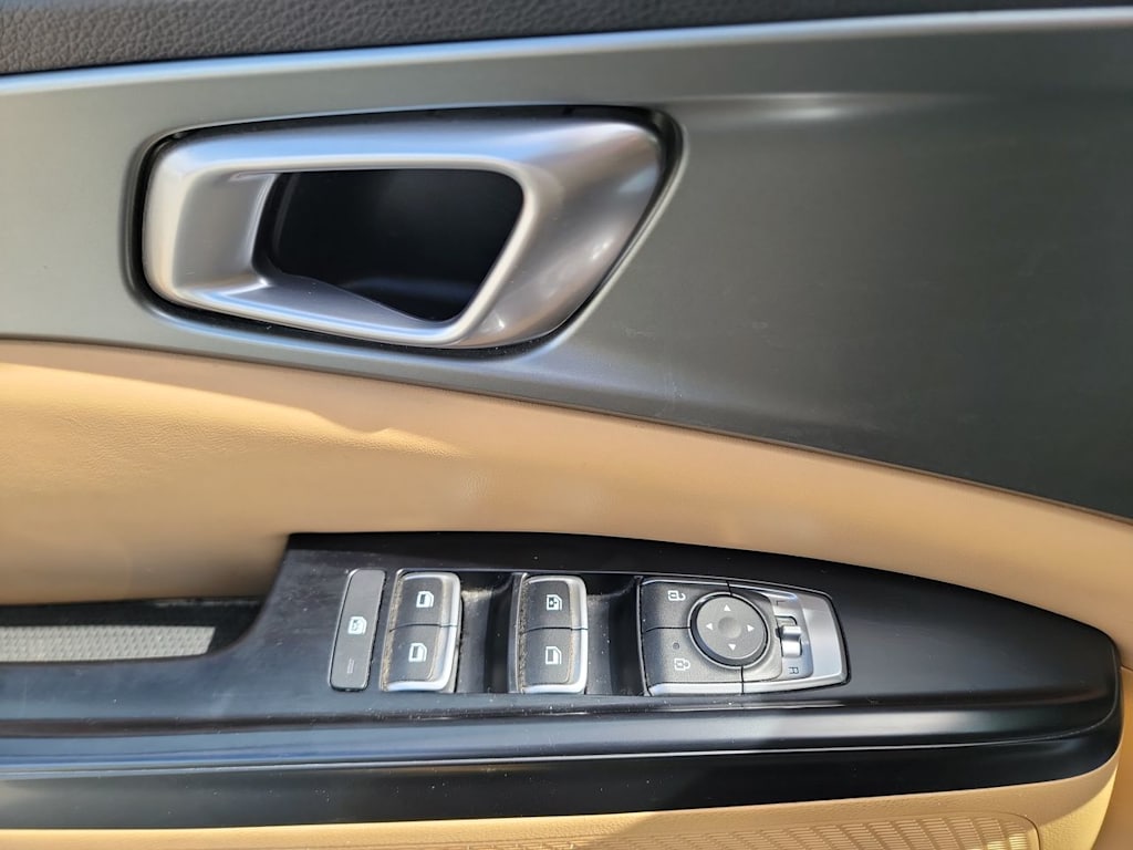 Thumbnail: 2022 Kia Carnival - 23