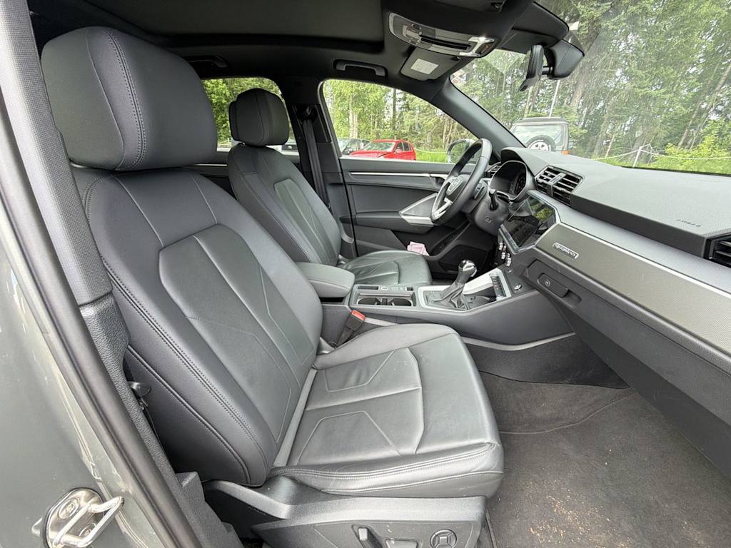 Thumbnail: 2024 Audi Q3 - 10