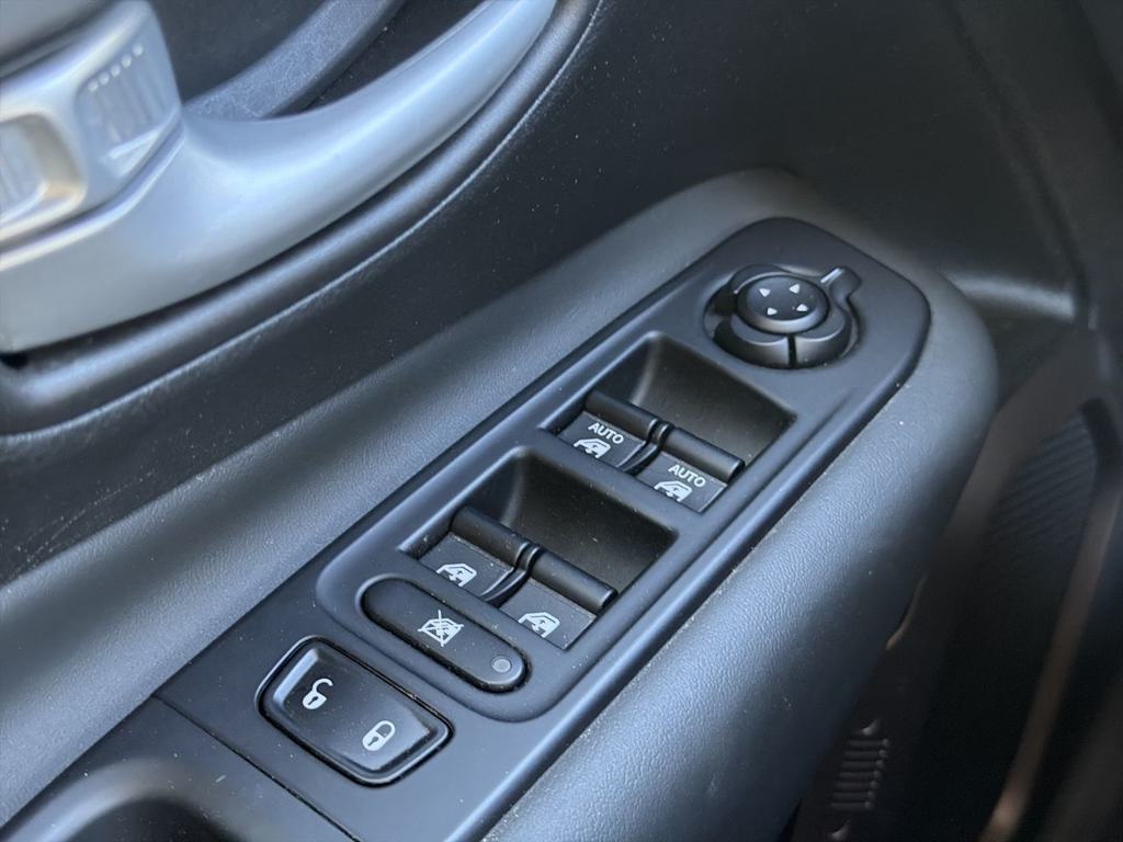 Thumbnail: 2023 Jeep Renegade - 19