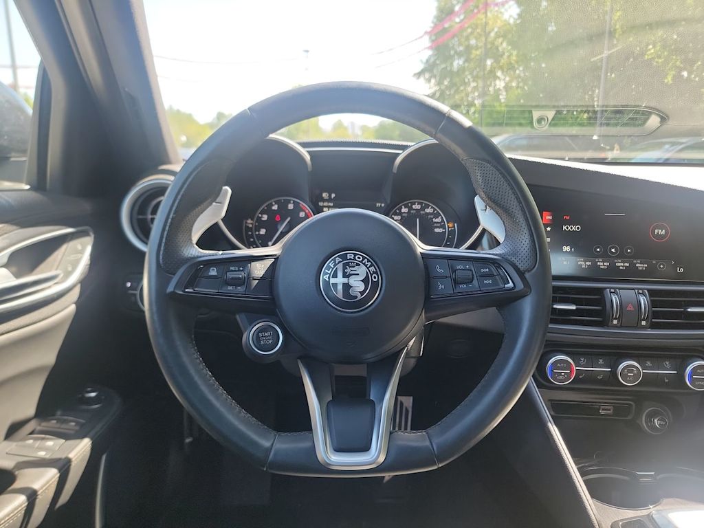 Thumbnail: 2023 Alfa Romeo Giulia - 3