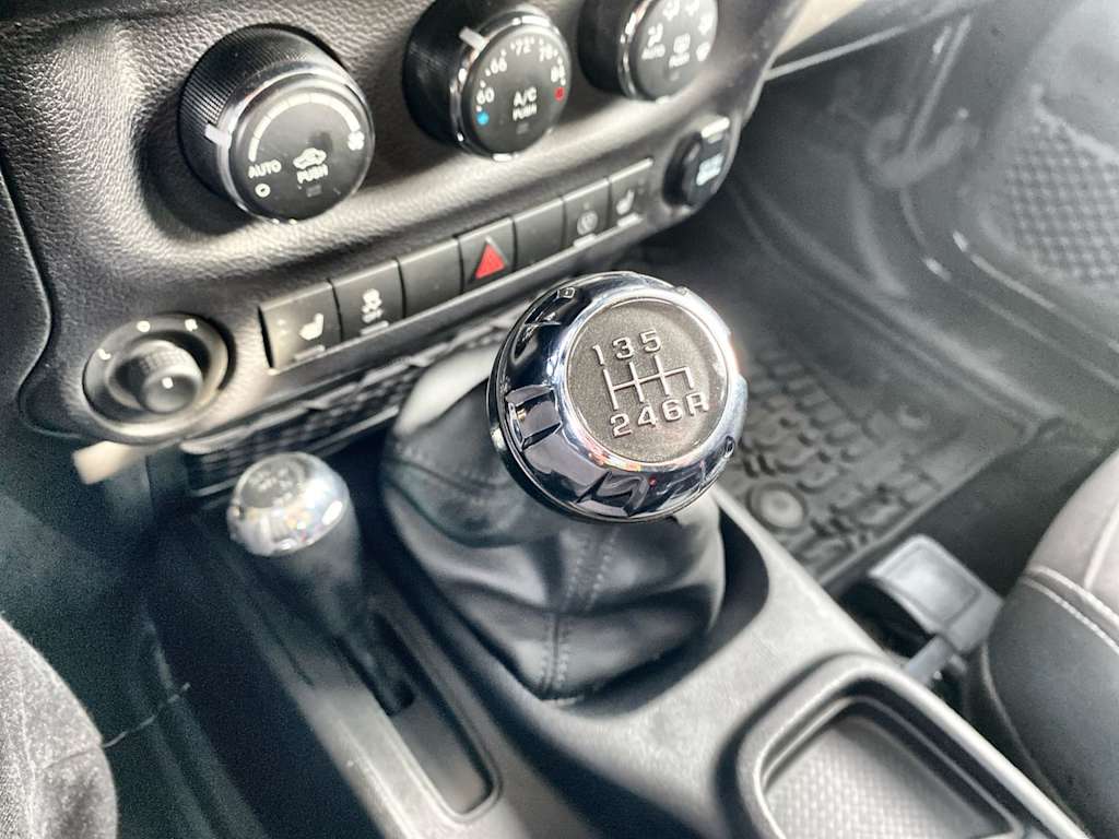 Thumbnail: 2014 Jeep Wrangler - 13