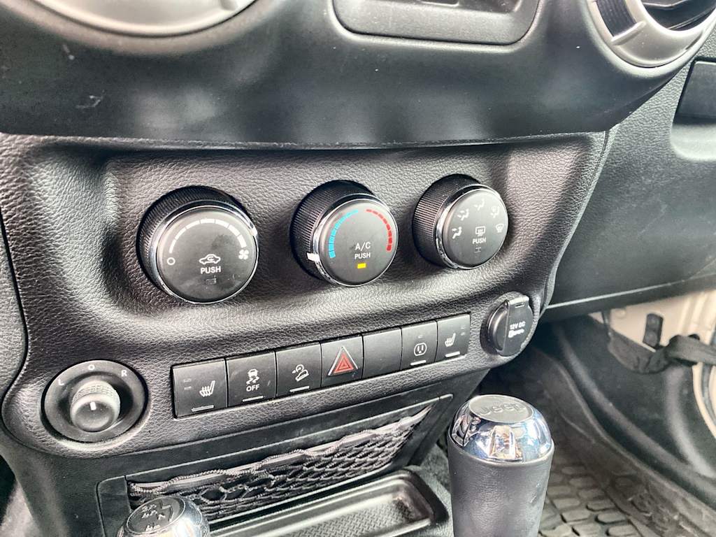 Thumbnail: 2017 Jeep Wrangler - 24