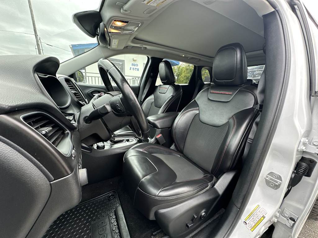 Thumbnail: 2019 Jeep Cherokee - 6