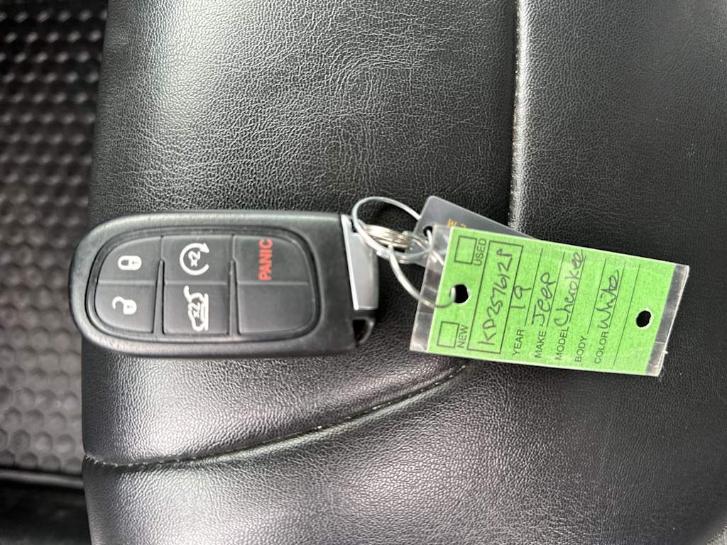 Thumbnail: 2019 Jeep Cherokee - 13