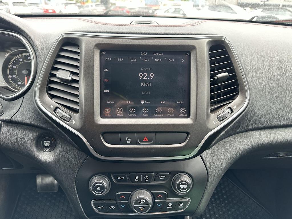 Thumbnail: 2019 Jeep Cherokee - 18
