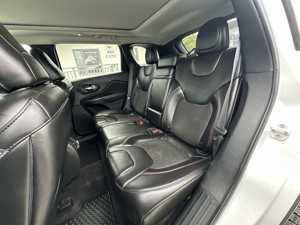 Thumbnail: 2019 Jeep Cherokee - 8