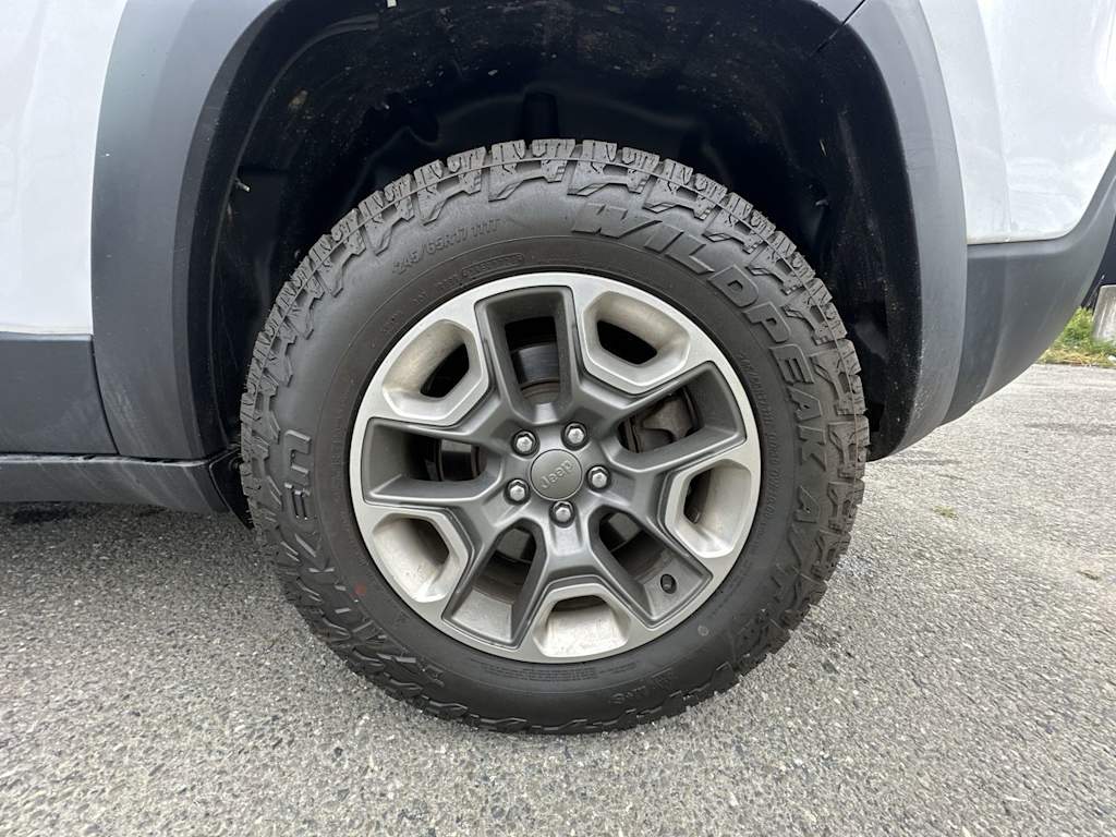 Thumbnail: 2019 Jeep Cherokee - 5