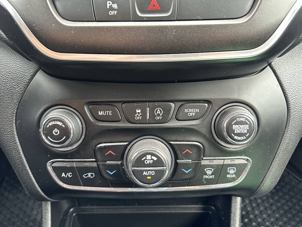 Thumbnail: 2019 Jeep Cherokee - 19