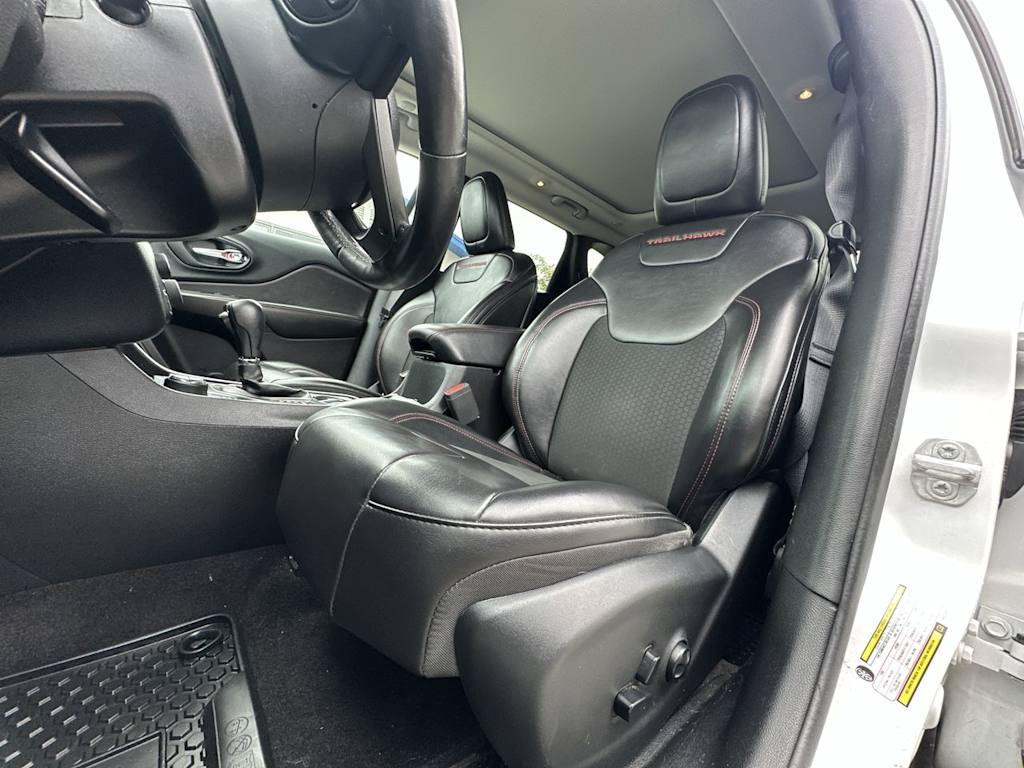 Thumbnail: 2019 Jeep Cherokee - 7