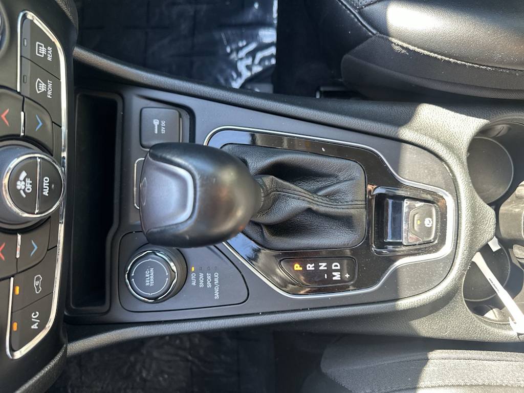 Thumbnail: 2023 Jeep Cherokee - 12