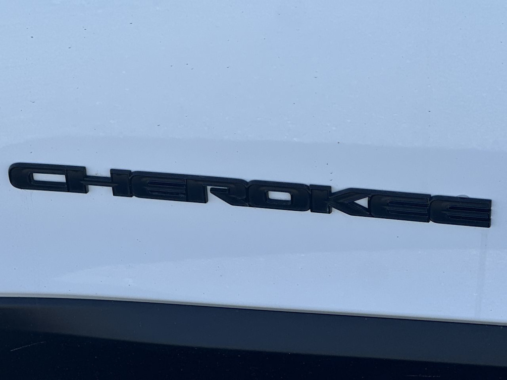 Thumbnail: 2023 Jeep Cherokee - 25