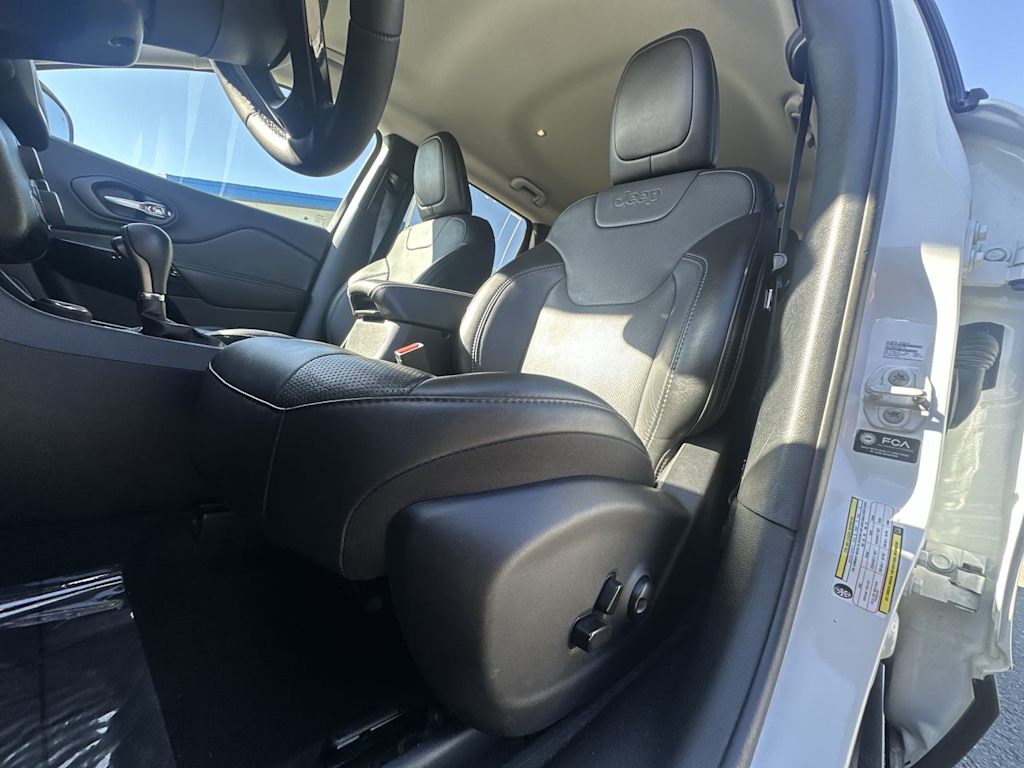 Thumbnail: 2023 Jeep Cherokee - 9
