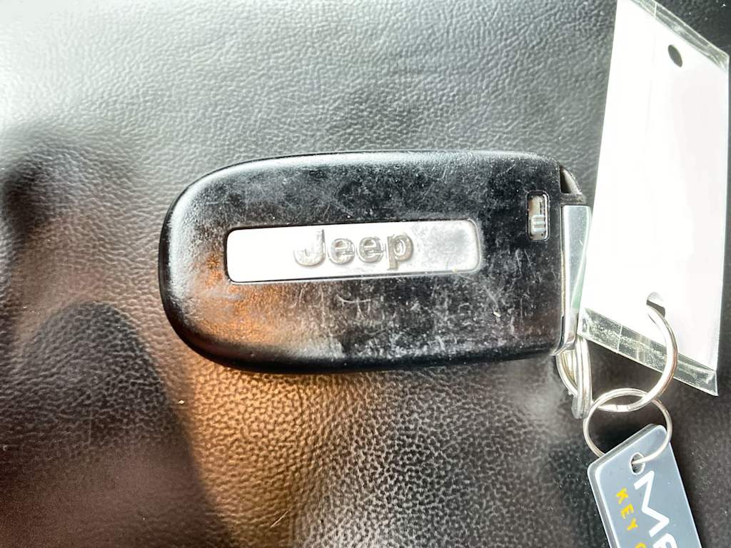 Thumbnail: 2020 Jeep Grand Cherokee - 16