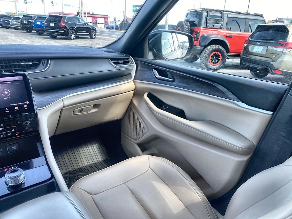 Thumbnail: 2024 Jeep Grand Cherokee - 16
