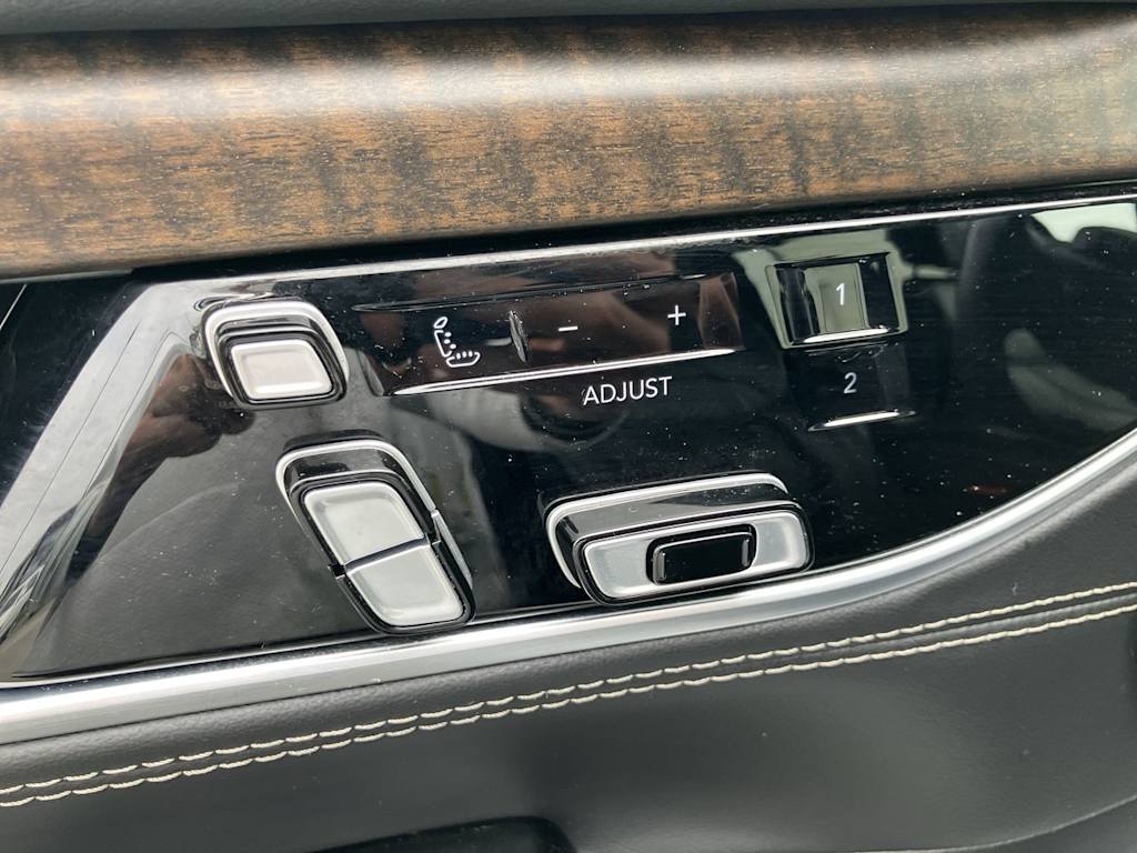 Thumbnail: 2022 Jeep Grand Wagoneer - 19