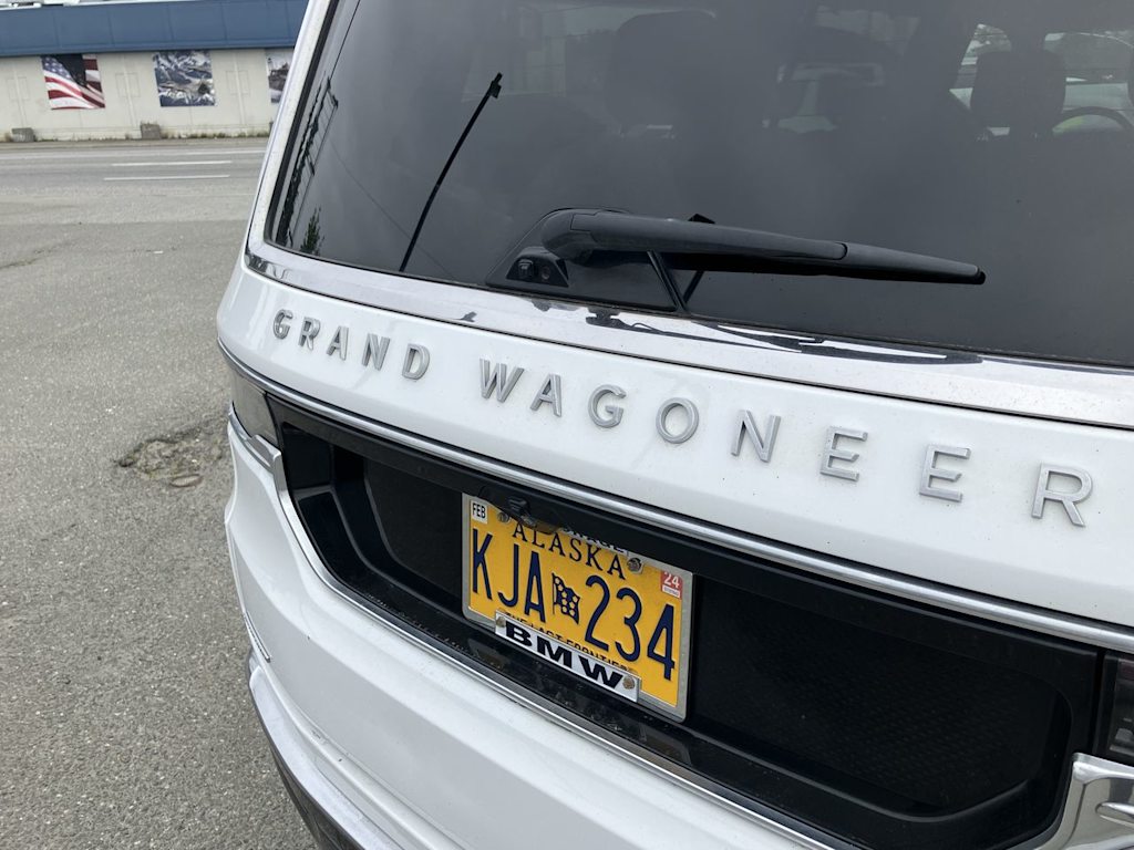 Thumbnail: 2022 Jeep Grand Wagoneer - 30