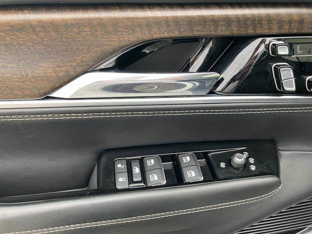 Thumbnail: 2022 Jeep Grand Wagoneer - 20