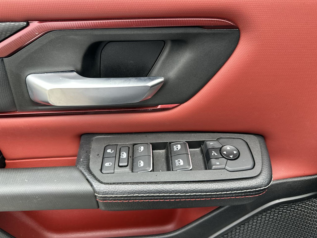 Thumbnail: 2025 RAM 1500 - 15