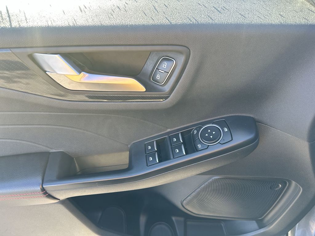 Thumbnail: 2023 Ford Escape - 16