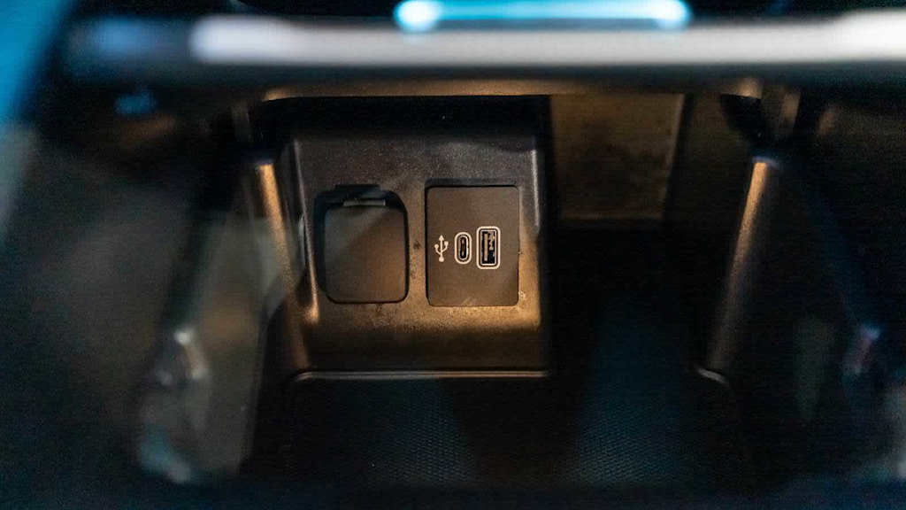 Thumbnail: 2025 Ford Explorer - 47