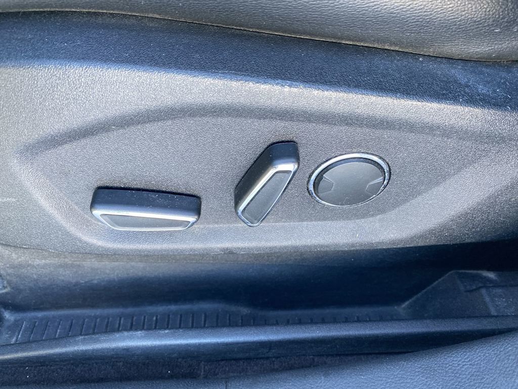 Thumbnail: 2015 Ford Edge - 22