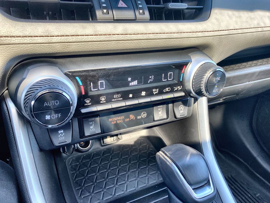 Thumbnail: 2022 Toyota RAV4 - 25