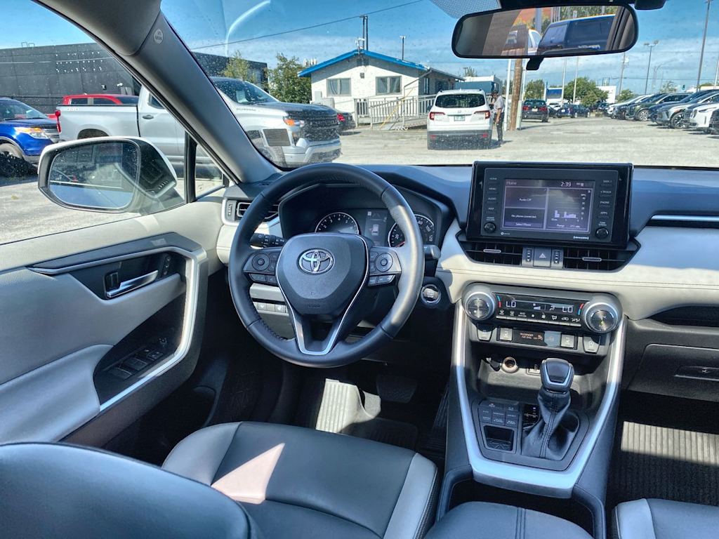 Thumbnail: 2022 Toyota RAV4 - 10